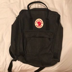 Black Fjallraven Kanken bookbag